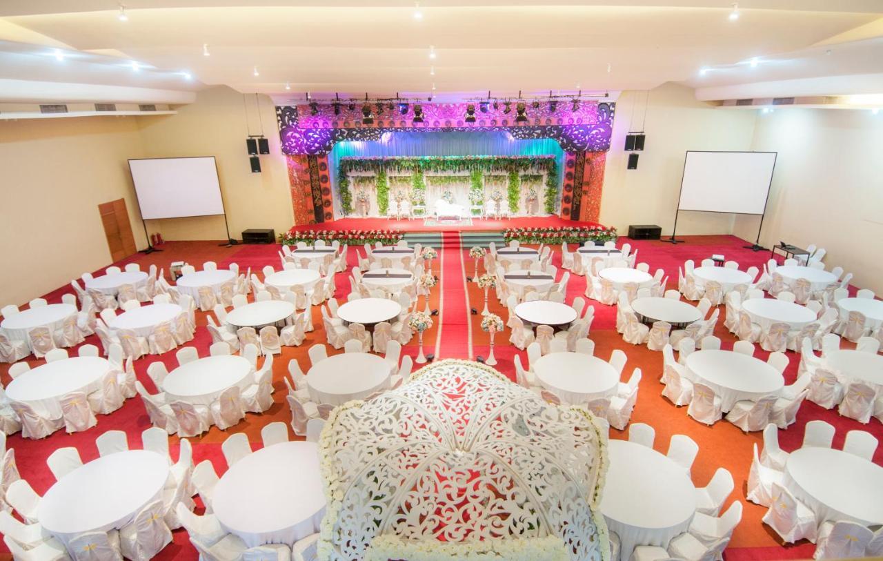 100 Sunset Kuta & Ballroom 3*