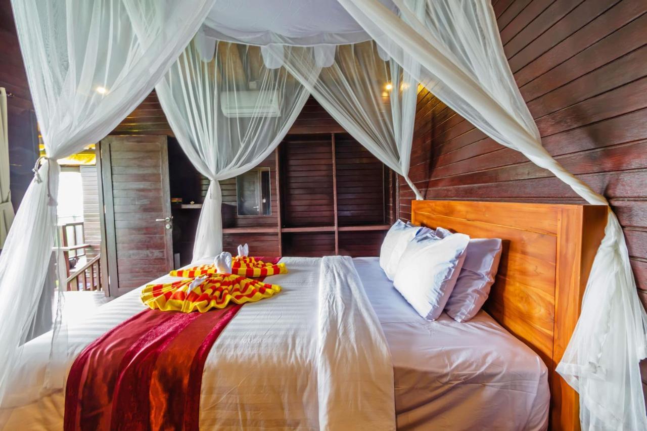 Ocean Holiday park Ceningan Island