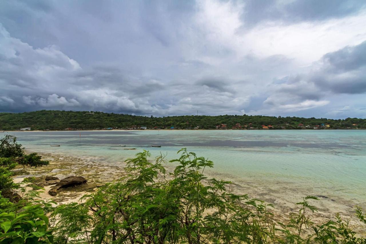 Ocean Holiday park Ceningan Island