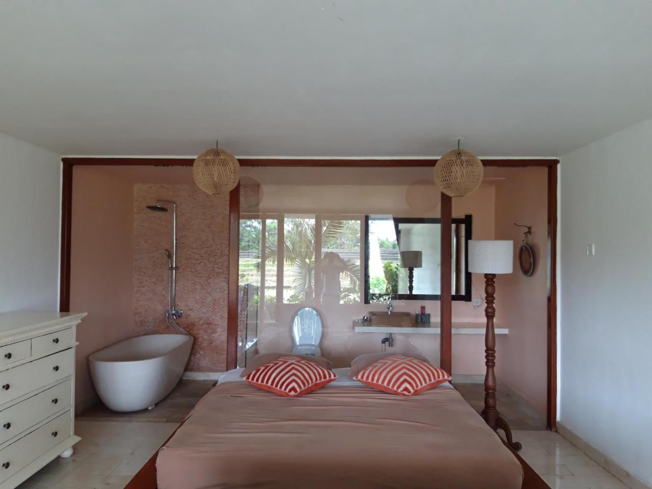 Lotus 8 Hotel Canggu (Bali)