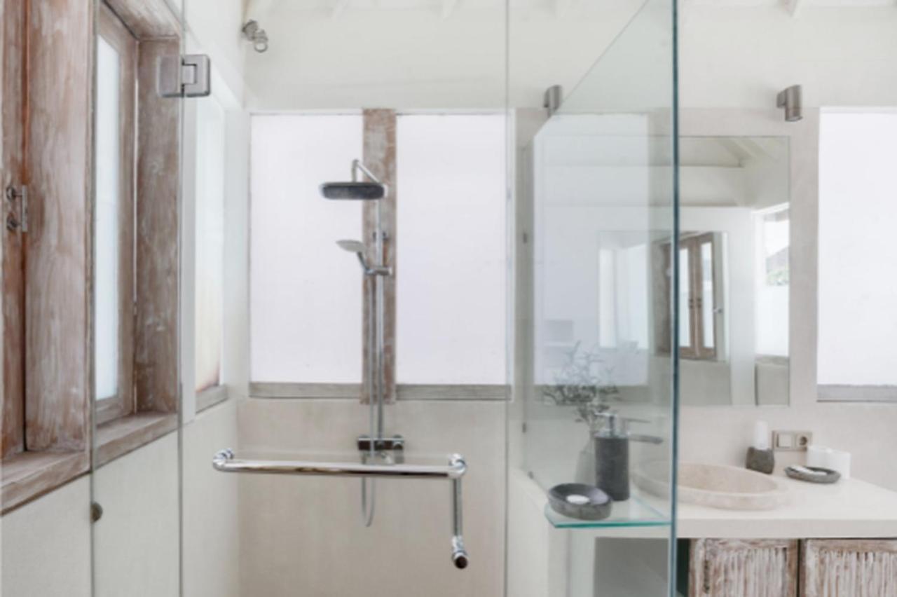 Oberoi 2 Bedrooms *