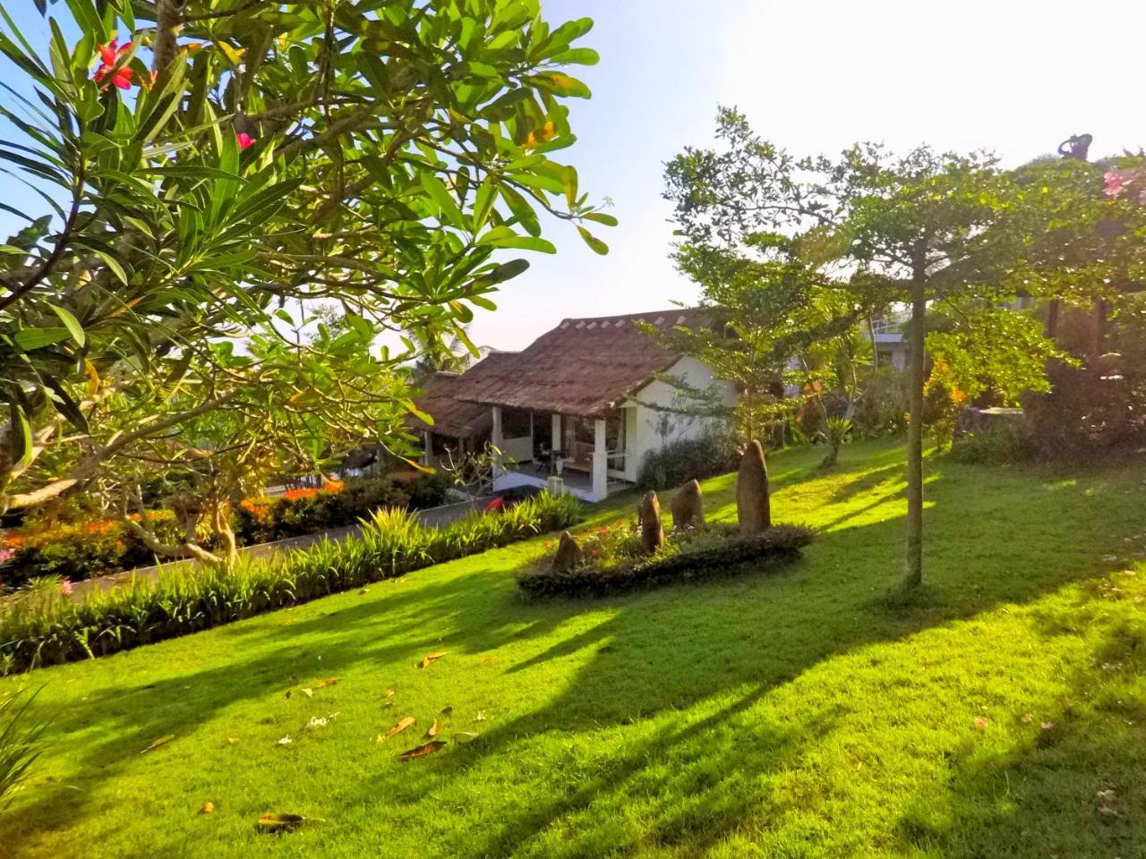 The Eyes Villas 3*