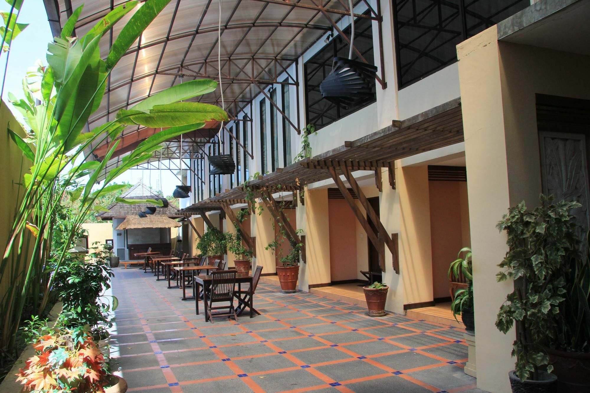 Hotel Grand Santhi 3*