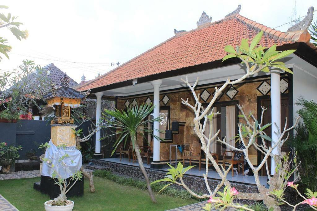 Guest house Arya Enny Salon And *