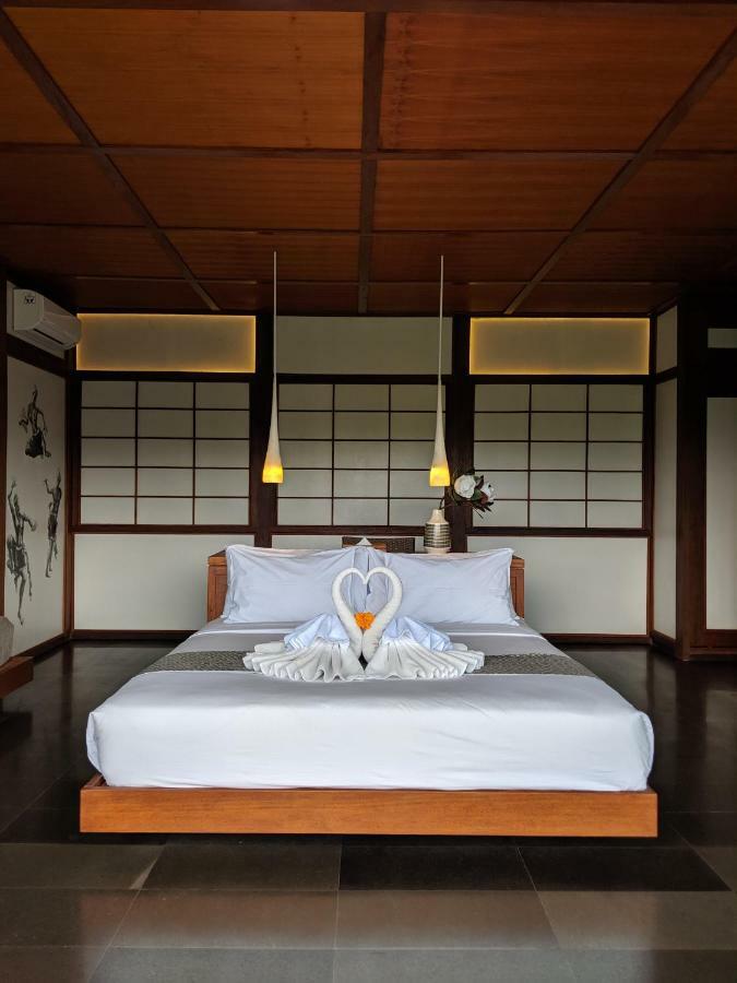 Suarapura & 4*