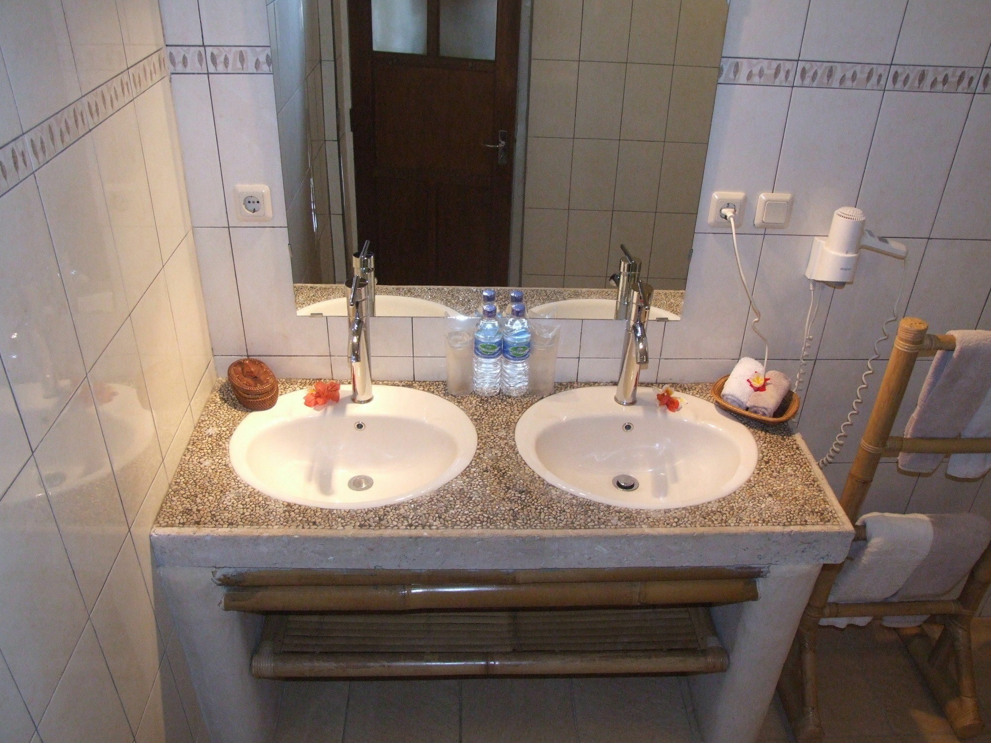 Chonos 3* Lovina (Bali)