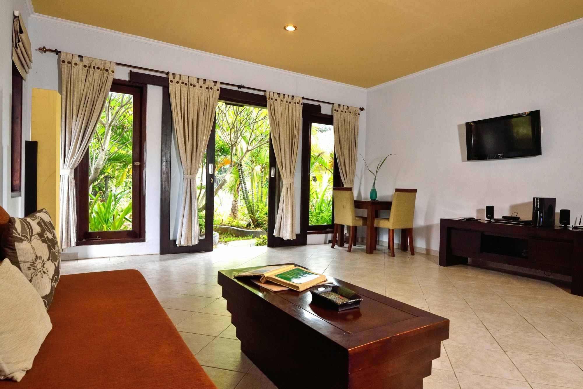 Holiday park Dolphin Bali Lovina (Bali)