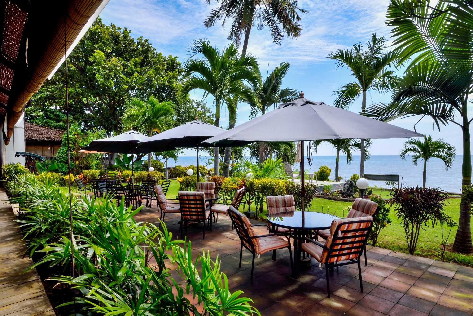 Holiday park Dolphin Bali 3*