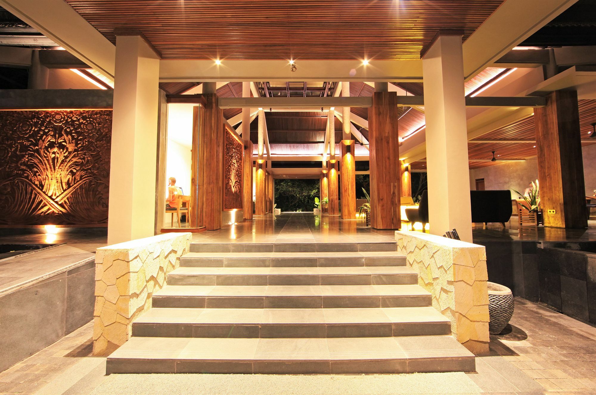 Candi & Resor 4*