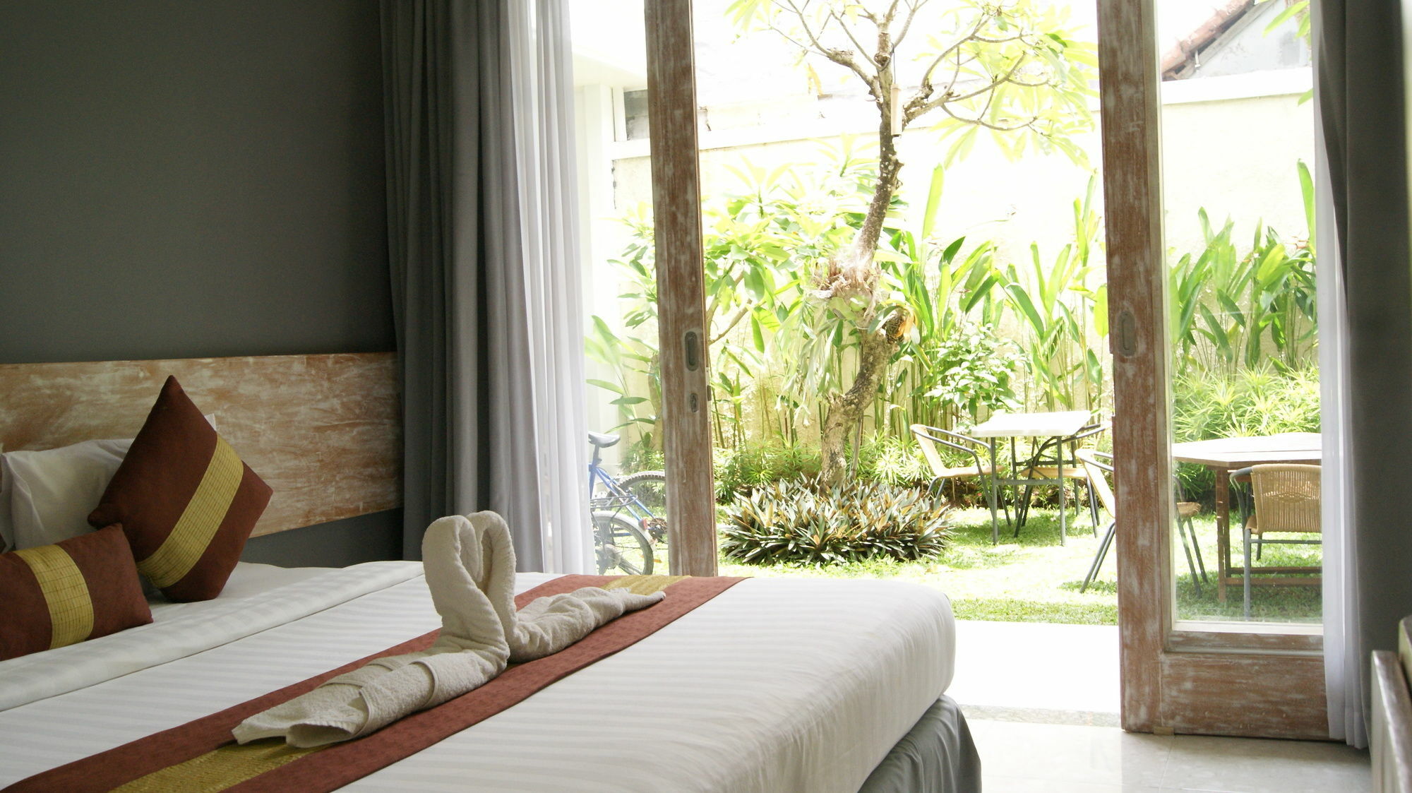 Sugiras Living Guest house