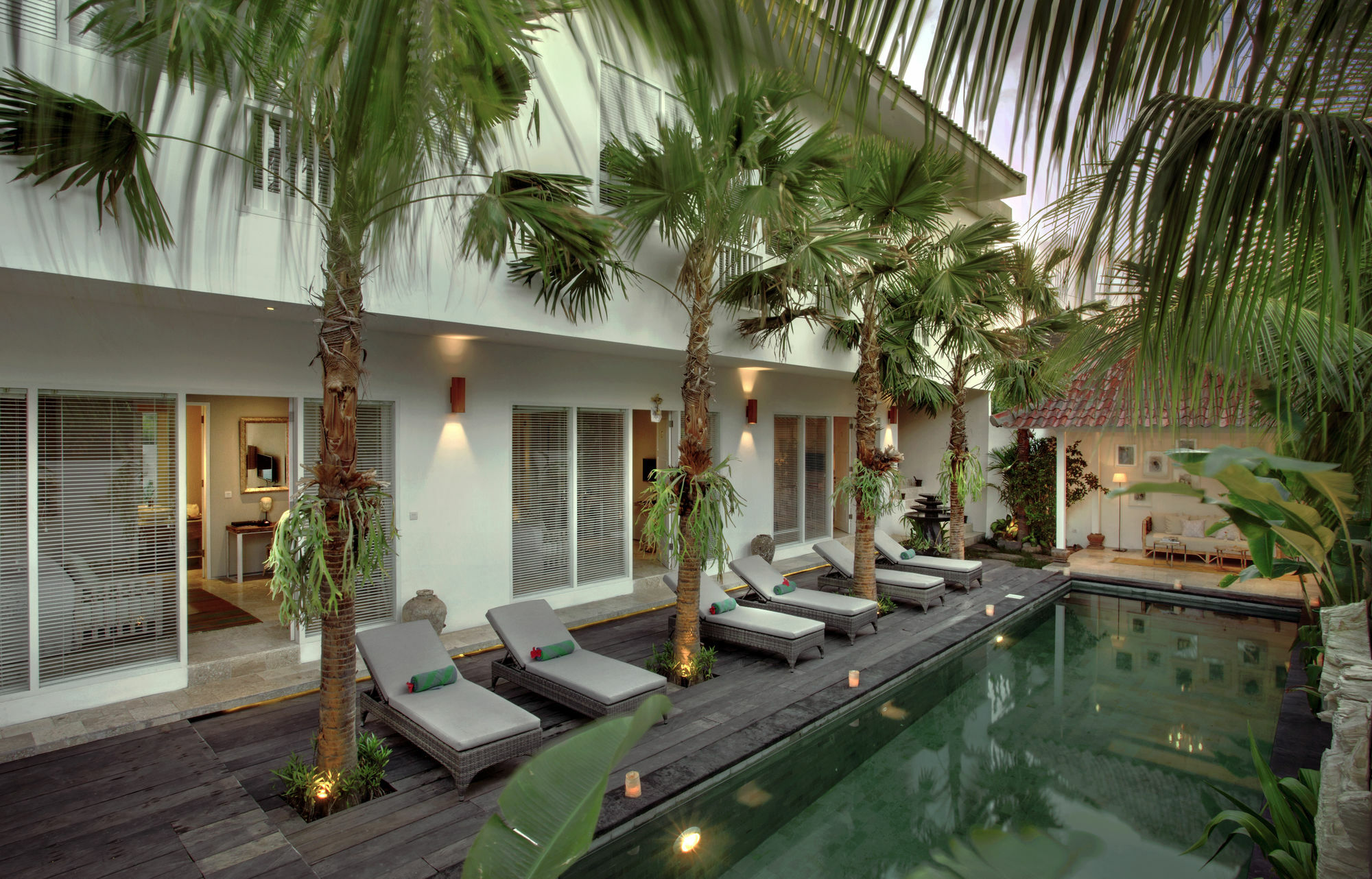 & Vespa 4 Guest house Seminyak (Bali)