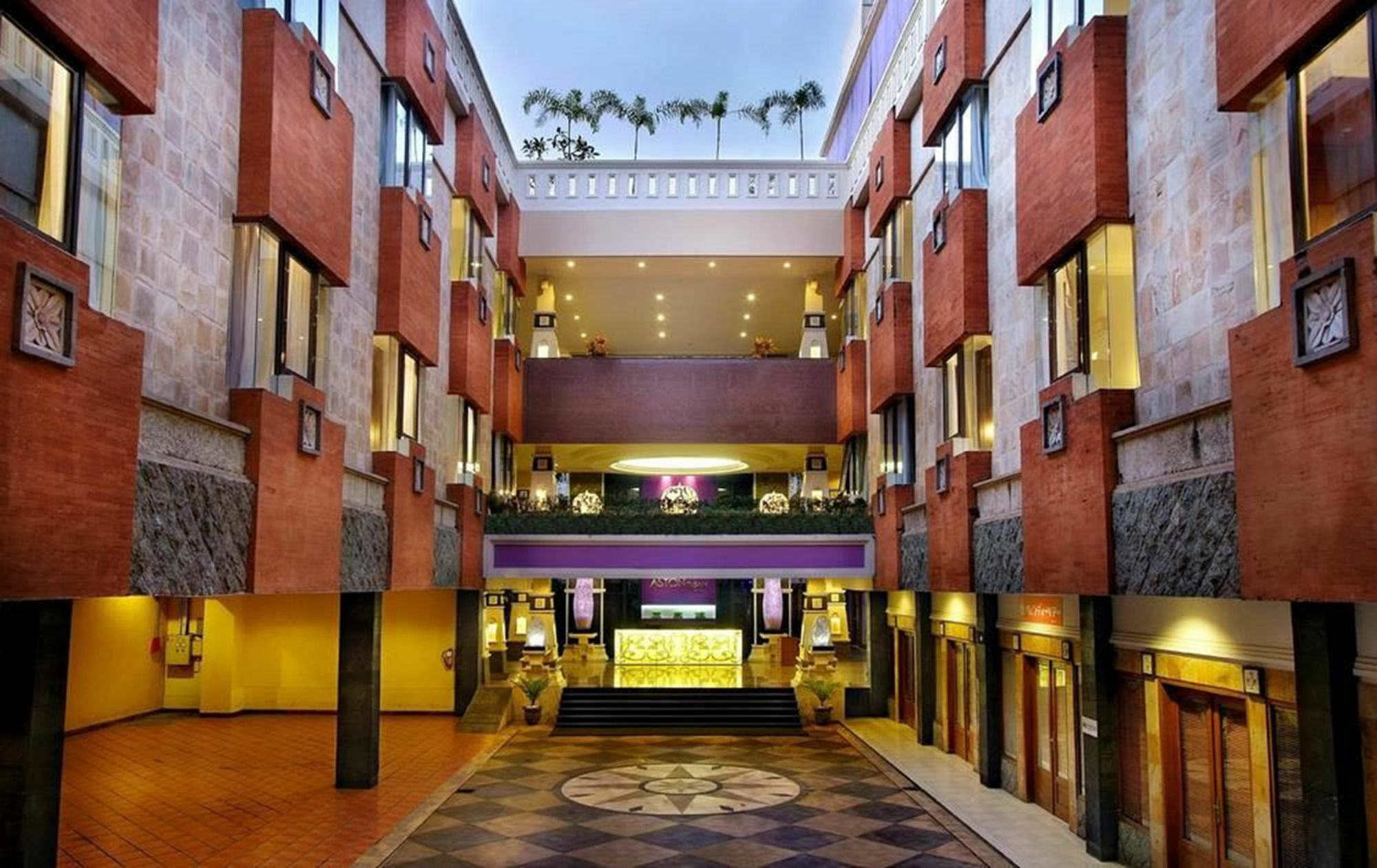 Hotel Famous Kuta Formerly Permata Kuta 4*