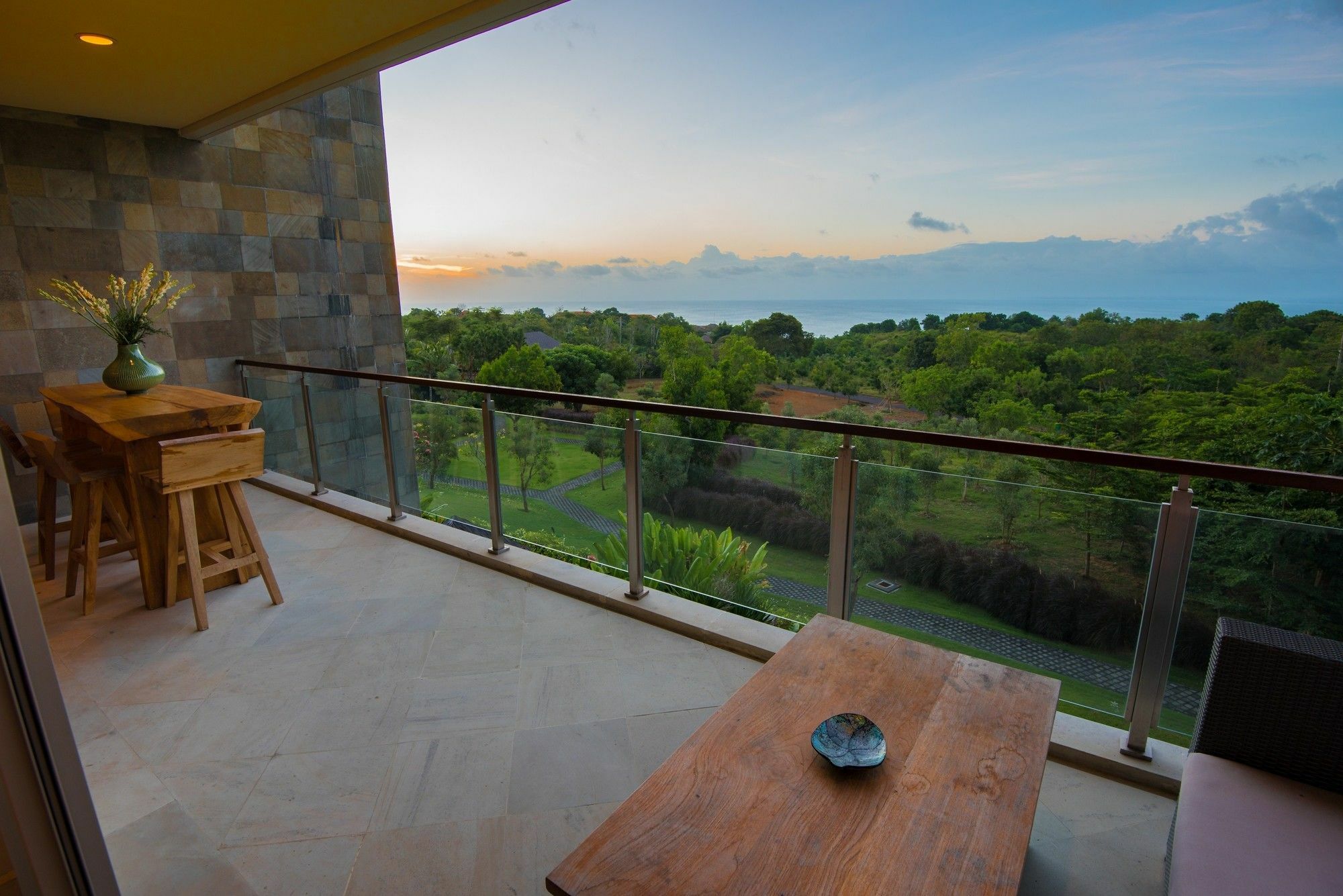 Luxury At Ayana Residences Apartemen *