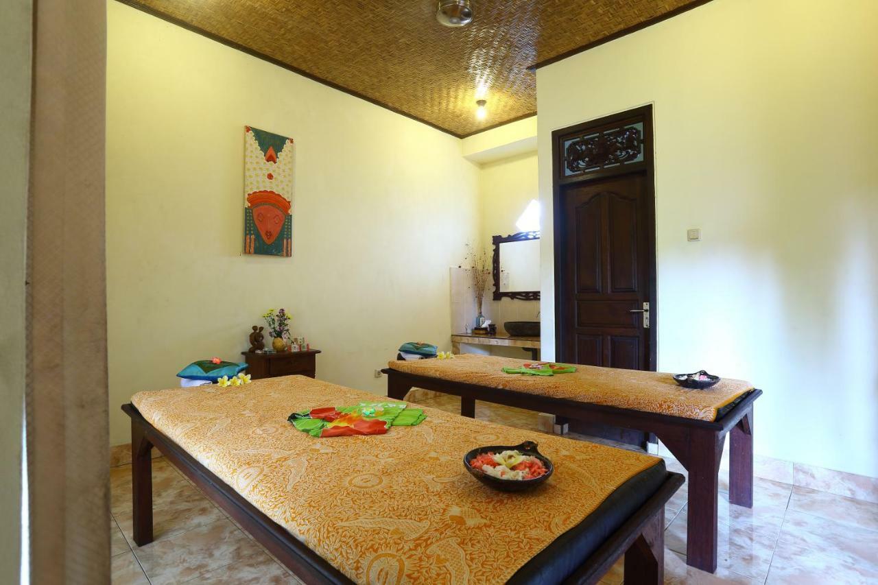Guest house Loka Sari And *