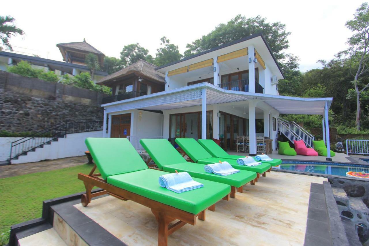 Rinisha Rumah Senja Temukus Lovina (Bali)