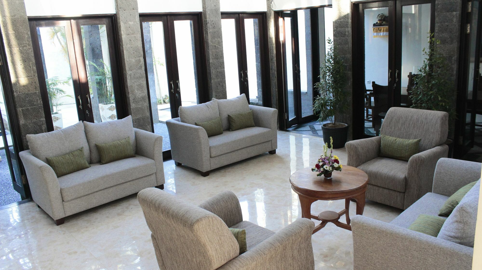 Umpadhi Hotel