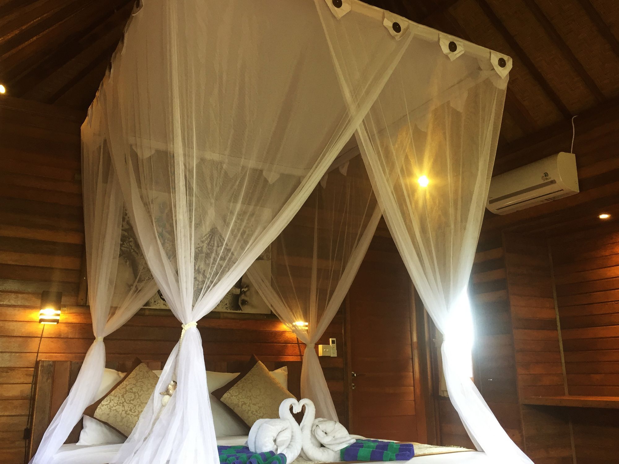 Gedong Nusa Huts Taman liburan Nusa Lembongan (Bali)