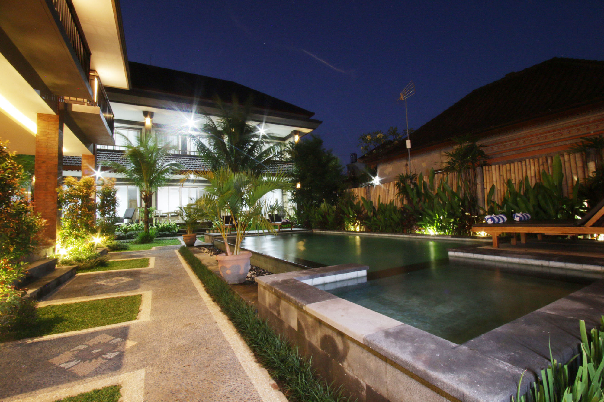 Wisma tamu Batu Empug By Mahaputra