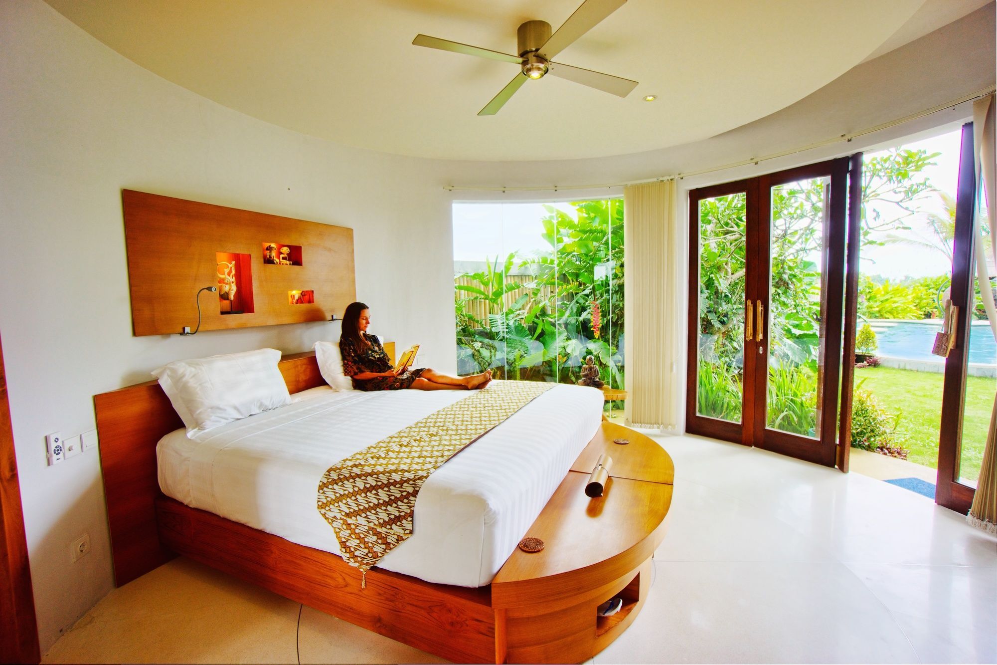 Floating Leaf Eco-luxury Retreat Hotel