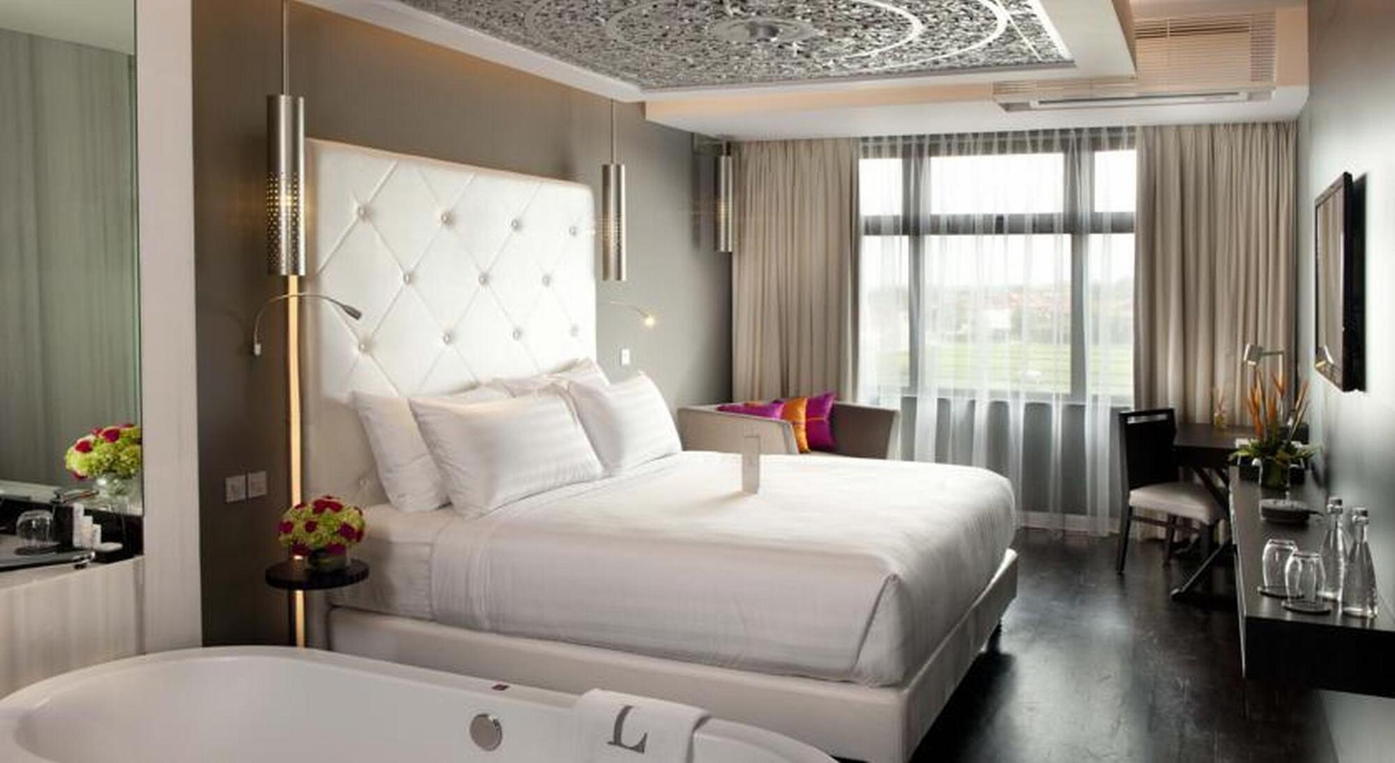 Hotel L