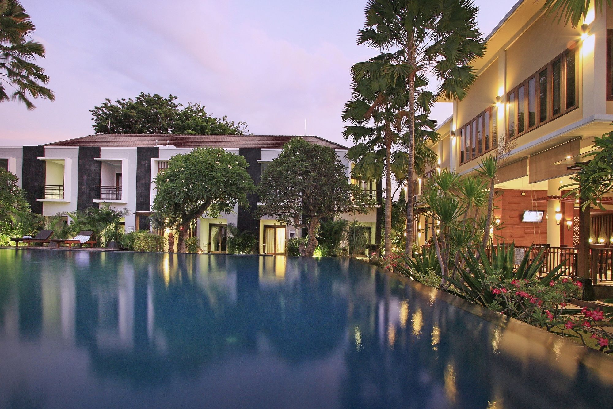 Hotel Padmasari 4*