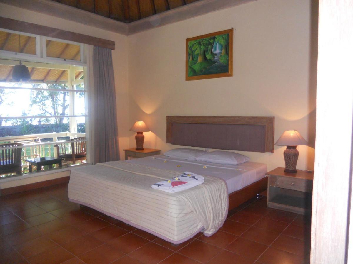 Hotel Bali Lovina 3*