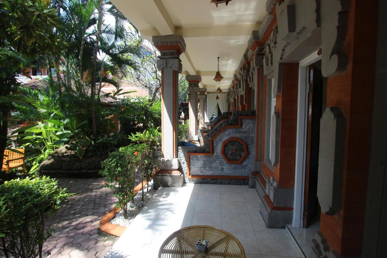 Chonos Lovina (Bali)