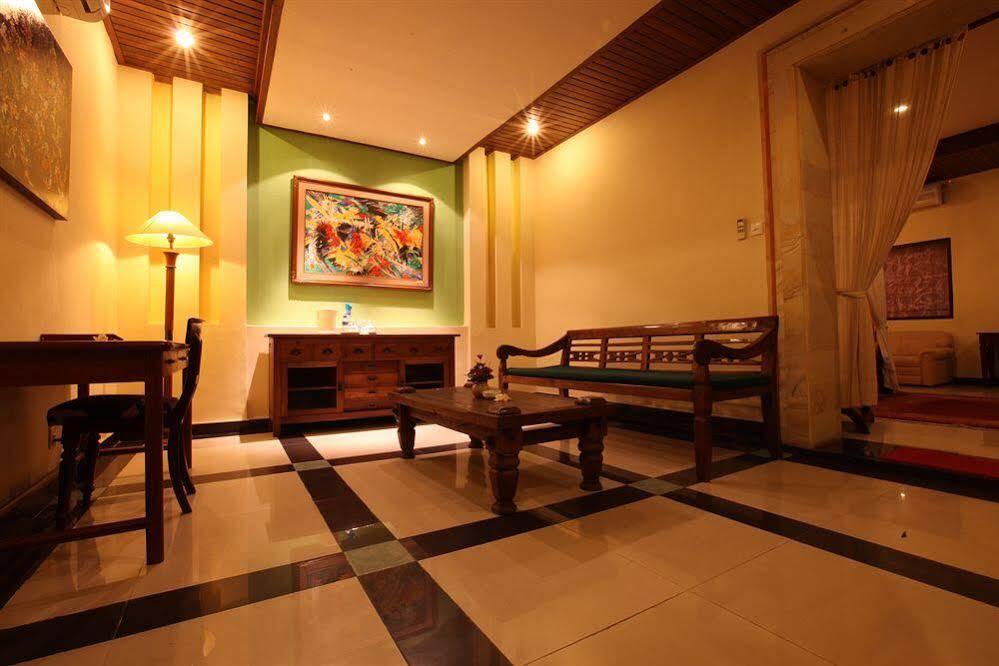 Hotel Super Oyo Townhouse Oak Maxi Legian