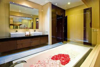 Oval Bali Villa *