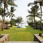 Black Beach Villa - Absolute Beachfront