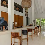 Villa Karein, Paddy View Villa, 5Mins To Seseh Beach