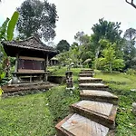 Oemah Tepi Sawah