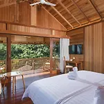 Giriwood Hotel & Villa