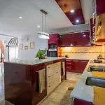 Nipper Villa - Spacious 5Br In Canggu