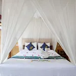 Made Taro - Menjangan Homestay