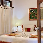 Amed Cafe & Hotel Kebun Wayan