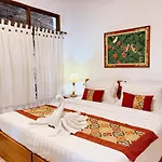 Amed Cafe & Hotel Kebun Wayan