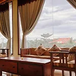 Amed Cafe & Hotel Kebun Wayan