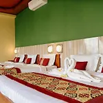 Amed Cafe & Hotel Kebun Wayan