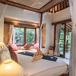 D\'Legon Villas