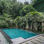 D\'Legon Villas