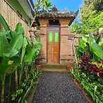 Villa Diyara Ubud - 6000 Sq Ft Private Villa - Stunning Rice Field View - Big Pool & Garden