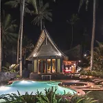 Absolute Beachfront Romantic Villa Laut