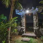 Absolute Beachfront Romantic Villa Laut