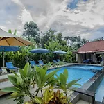 Amora Hut\'S