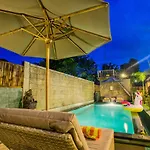 The Syron Huts Lembongan