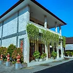 Catur Adi Putra Hotel