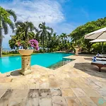 Villa Segara Murti - Stylish Beachfront Villa!