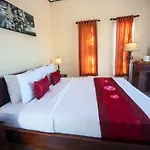 Kampuak Cottages