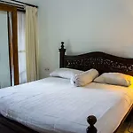 Putu Guest House